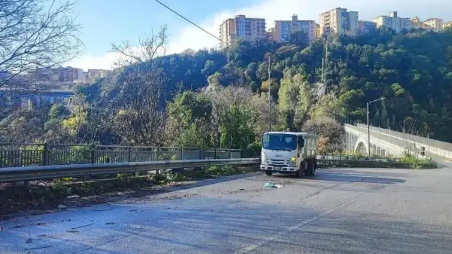 Bonifica di via Argento a Catanzaro, Serò ringrazia la Provincia images Bonifica di via Argento a Catanzaro, Serò ringrazia la Provincia