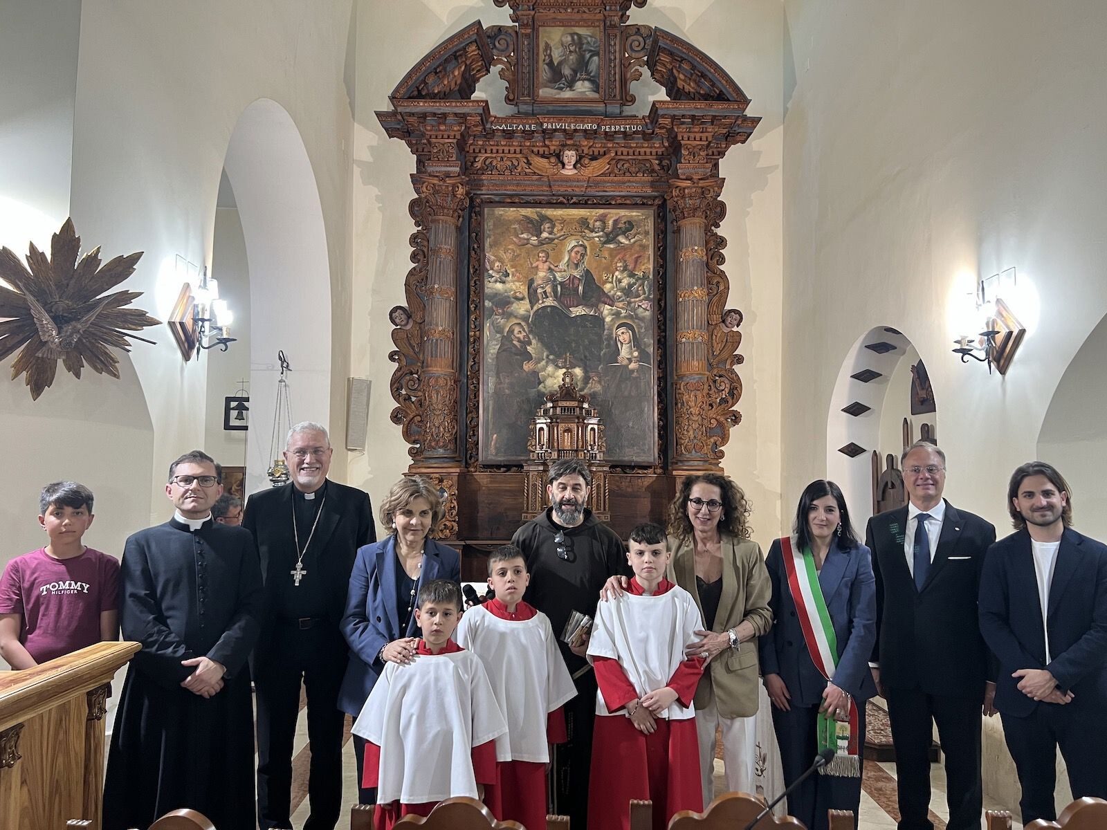Restaurato l’altare della Chiesa di Rombiolo, Ferro: “Custodire significa preservare la nostra identità” images Restaurato l’altare della Chiesa di Rombiolo, Ferro: “Custodire significa preservare la nostra identità”