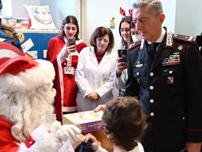Catanzaro, i Carabinieri in visita ai piccoli pazienti dell'oncoematologia pediatrica della Dulbecco
