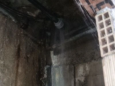 Catanzaro, perdita d'acqua in viale dei Normanni: condomini a secco da giorni