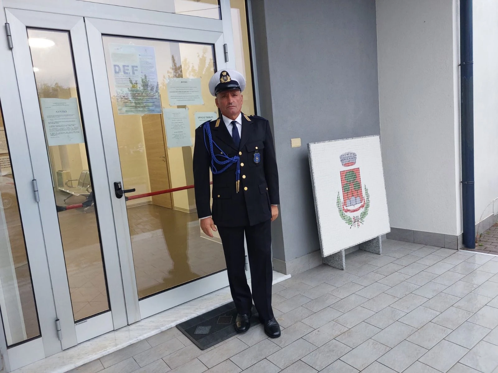 Davoli, dopo  40 anni di servizio meritato riposo per il vigile urbano Antonio Gualtieri