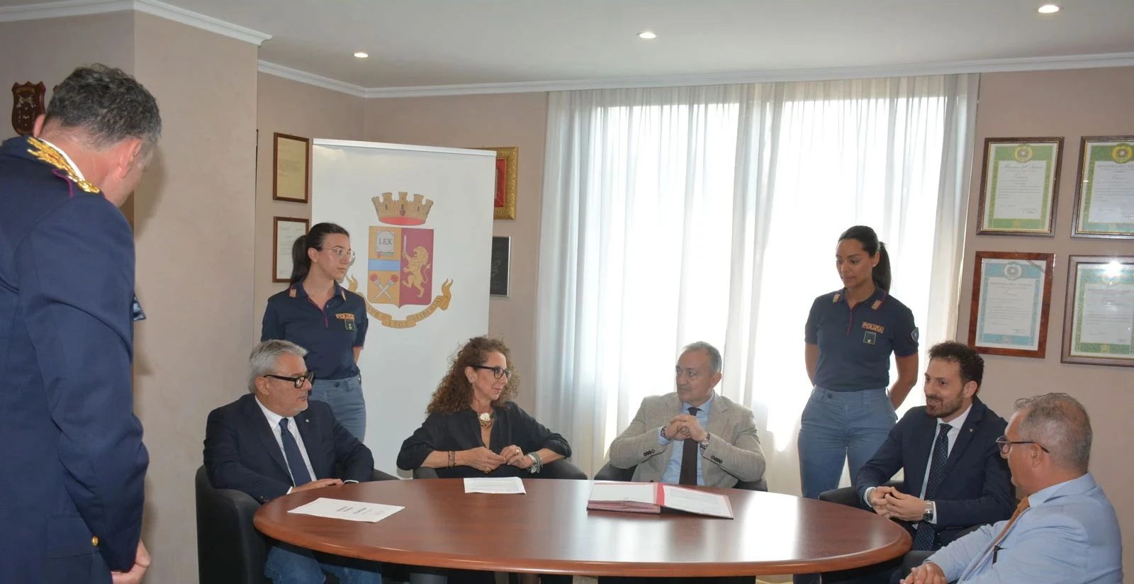 Vibo, siglato il “Protocollo La stanza sospesa"  rivolto alle vittime di violenza domestica 