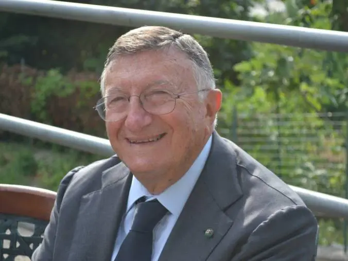 Torre di Ruggiero, il prof. Giulio Tarro ospite d’onore per la presentazione di un libro sull’omeopatia images Torre di Ruggiero, il prof. Giulio Tarro ospite d’onore per la presentazione di un libro sull’omeopatia