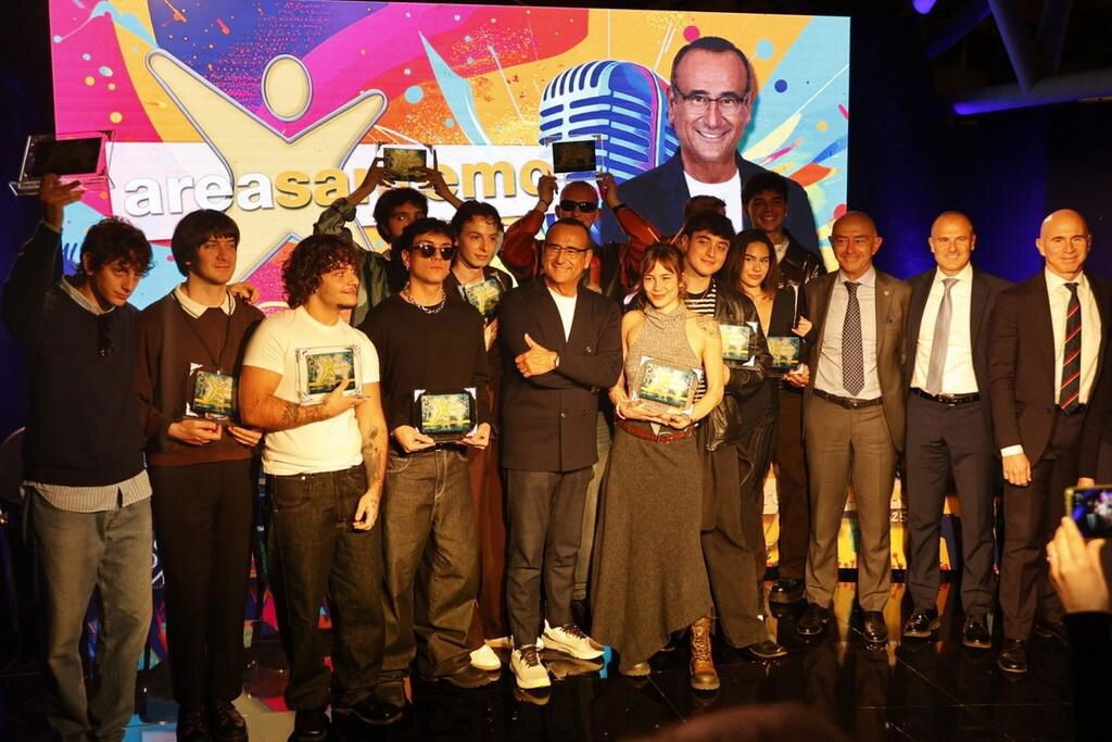 images Michele Affidato firma i premi di Area Sanremo 2025