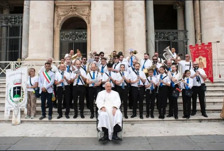 images "Quando il 19 giugno 2024 la banda Cuccarini di Montauro fu ricevuta da Papa Francesco..."