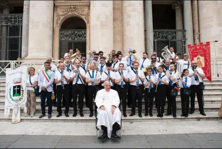 "Quando il 19 giugno 2024 la banda Cuccarini di Montauro fu ricevuta da Papa Francesco..." images "Quando il 19 giugno 2024 la banda Cuccarini di Montauro fu ricevuta da Papa Francesco..."