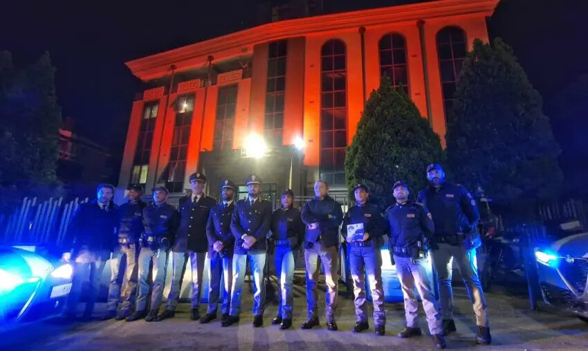 25 novembre, la Questura di Vibo aderisce all’iniziativa “Orange the World” images 25 novembre, la Questura di Vibo aderisce all’iniziativa “Orange the World”