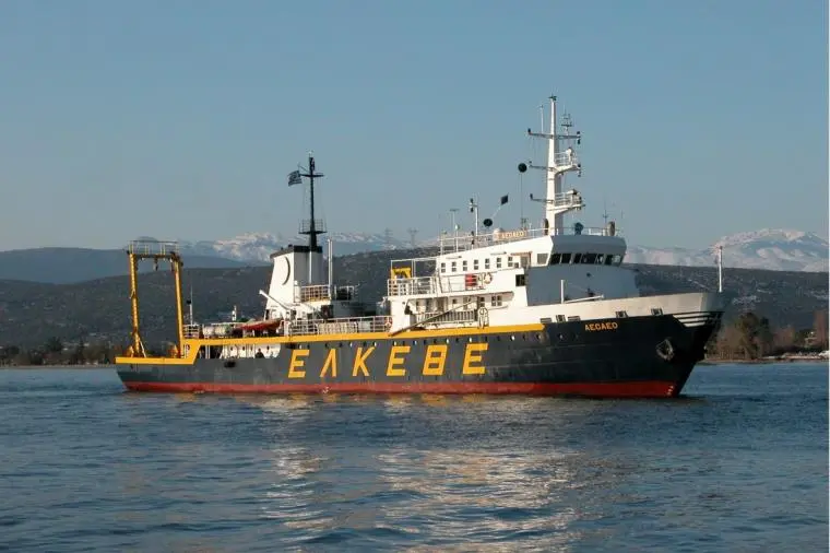 images Nave oceonografica sulla costa catanzarese alla ricerca di un relitto segnalato da un sub