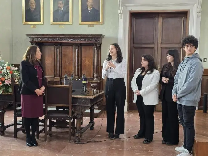 Catanzaro, premiate le eccellenze scolastiche: borse di studio in memoria dei professori Maida images Catanzaro, premiate le eccellenze scolastiche: borse di studio in memoria dei professori Maida
