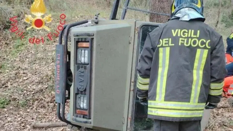 images Cetraro, trattore si ribalta: agricoltore 49enne salvato dai Vigili del Fuoco