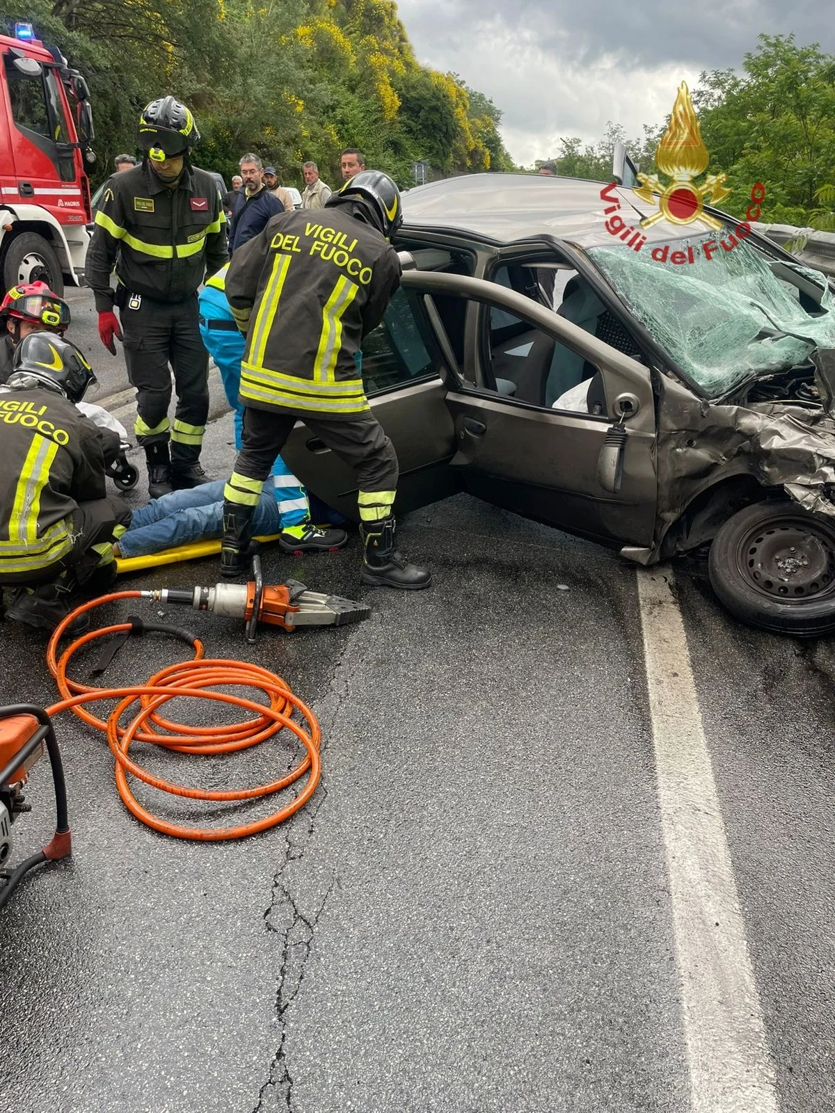 Cosenza, scontro sulla SS 107 tra 2 auto: 2 feriti