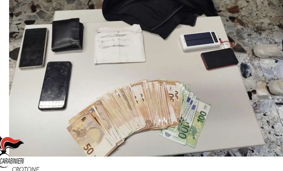 Truffa a un anziano  nel Crotonese: 2 arresti e refurtiva riconsegnata alla vittima 