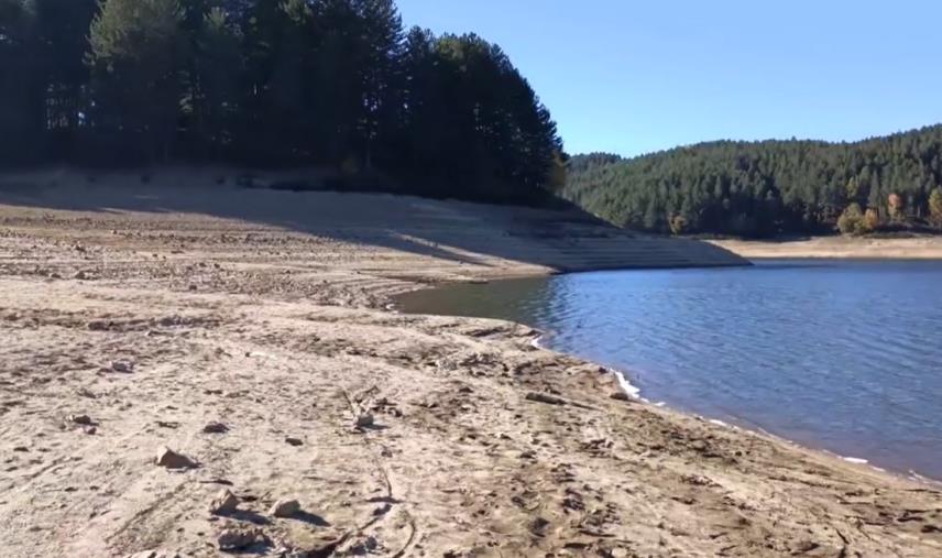 images Siccità, gestione idrica, proteste: preoccupa la situazione dei laghi della Sila (FOTO)
