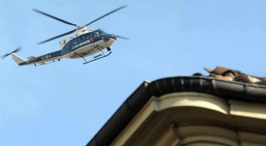 Elicotteri in volo sulla città, nessuna retata. Era per il trasporto delle banconote alla Banca d'Italia (VIDEO) images Elicotteri in volo sulla città, nessuna retata. Era per il trasporto delle banconote alla Banca d'Italia (VIDEO)