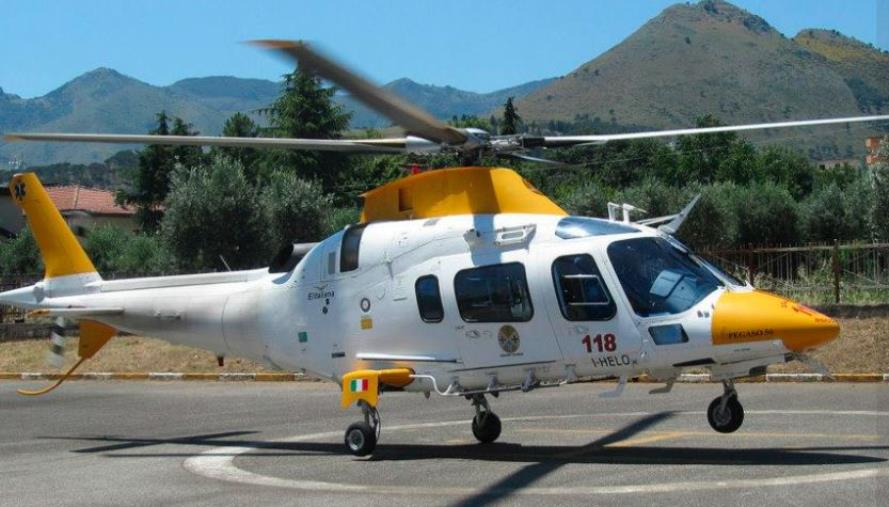 images Cede un lampione in piazza: ferito un uomo a Pizzo Calabro 