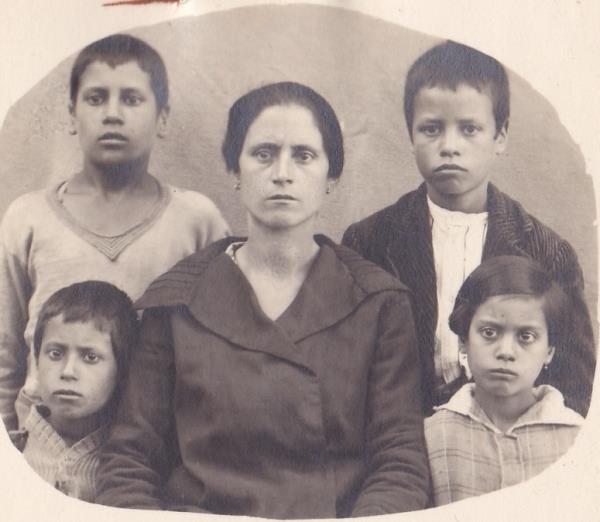 Volti ed emozioni di emigrati, i veri protagonisti della mostra al Museo Civico di Taverna images Volti ed emozioni di emigrati, i veri protagonisti della mostra al Museo Civico di Taverna