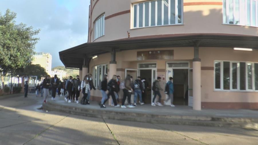 images Riaprono le superiori. I dirigenti delle scuole di Catanzaro: "Al momento poche le richieste delle famiglie per la didattica integrata" 