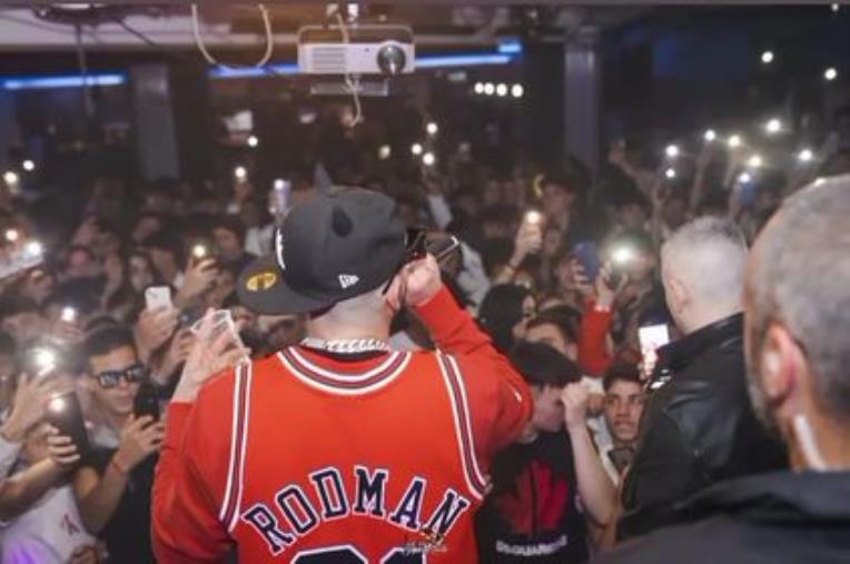 Movida a Vibo, sold out per il rapper Enzo Dong  images Movida a Vibo, sold out per il rapper Enzo Dong