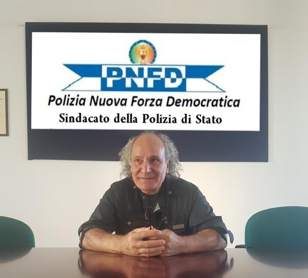 images Caos Questura a Catanzaro. Allotta (Pnfd) ad una settimana dall'inizio dello sciopero della fame tuona: “Ho perso circa tre chilogrammi di peso, il ministro si assuma la responsabilità sulla mia salute” 