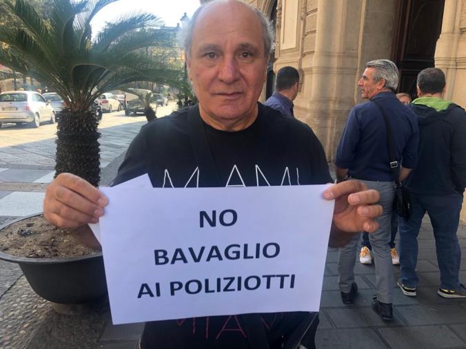 Caos alla Questura di Catanzaro, Allotta (Pnfd): "Iniziato lo sciopero della fame fino a quando Di Ruocco non andrà via" images Caos alla Questura di Catanzaro, Allotta (Pnfd): "Iniziato lo sciopero della fame fino a quando Di Ruocco non andrà via"