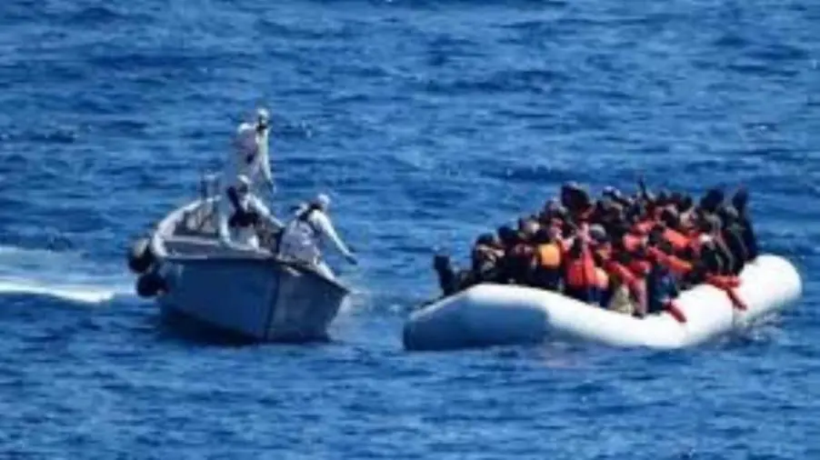 images A Crotone sbarcati 161 migranti: fermati tre presunti scafisti 