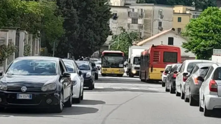 Catanzaro, bus rotto a Pontepiccolo: traffico bloccato images Catanzaro, bus rotto a Pontepiccolo: traffico bloccato