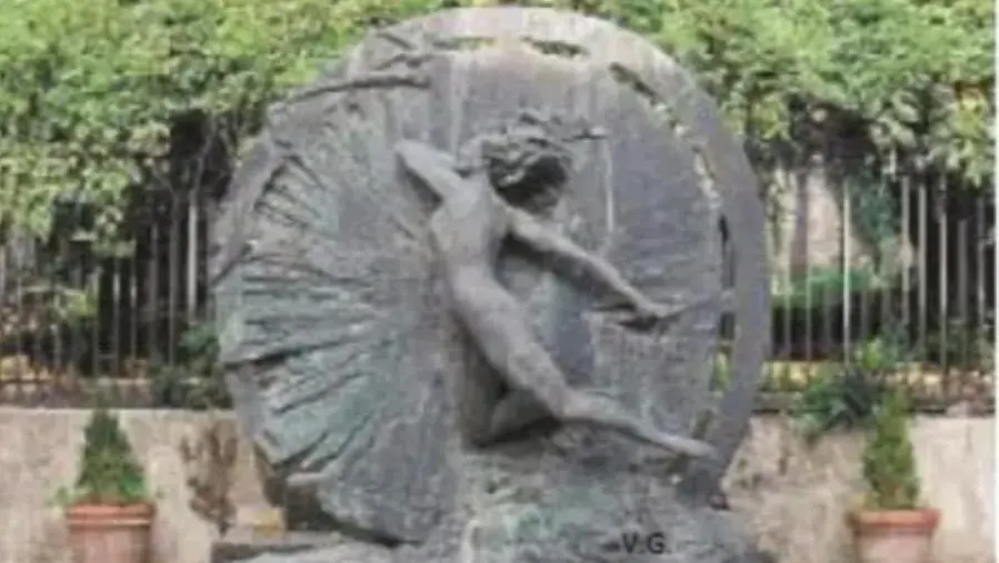 Restaurata a Polistena la Ruota della fortuna, la statua in bronzo di Giuseppe Renda images Restaurata a Polistena la Ruota della fortuna, la statua in bronzo di Giuseppe Renda
