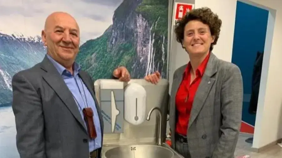 images Ozonready e asciugamano catturagermi antibatterico: i prodotti sanitari innovativi di Rocco Lagano da Girifalco