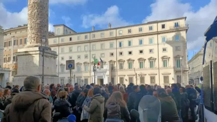 Bolkestein, il governo chiede tempo all'Ue: la protesta dei balneari (anche calabresi) a Roma