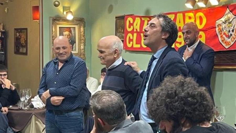 Cena di fine anno per il Catanzaro club, il dg Foresti: “Grazie al popolo giallorosso” images Cena di fine anno per il Catanzaro club, il dg Foresti: “Grazie al popolo giallorosso”
