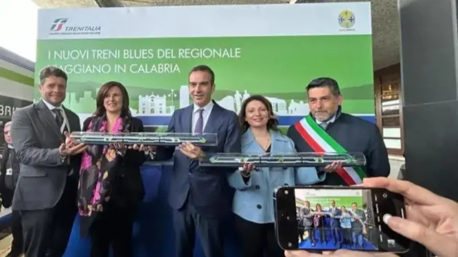 Regionale di Trenitalia, arriva il Blues sui binari della Calabria images Regionale di Trenitalia, arriva il Blues sui binari della Calabria