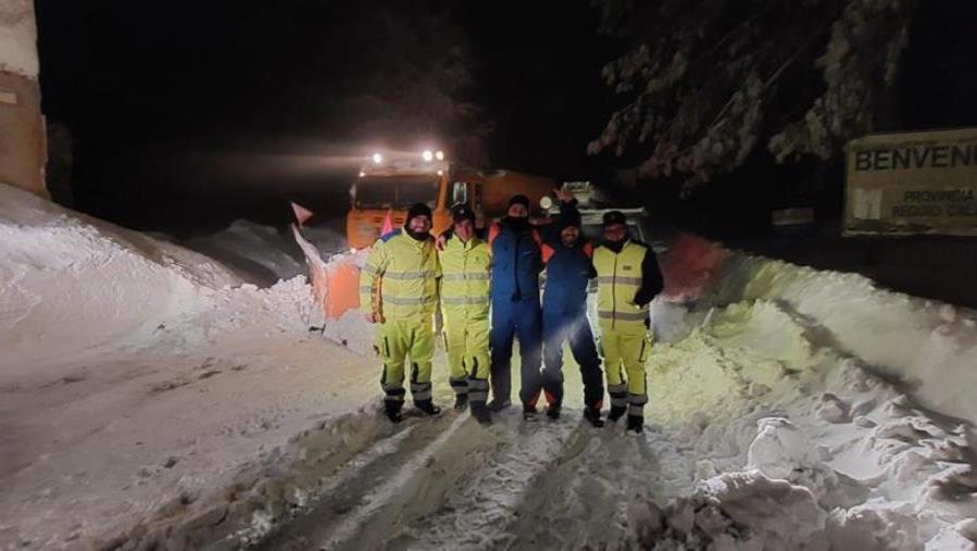 Maltempo, emergenza neve nel Vibonese: salvati operai dell'Enel bloccati sull'Ex strada provinciale 110 images Maltempo, emergenza neve nel Vibonese: salvati operai dell'Enel bloccati sull'Ex strada provinciale 110