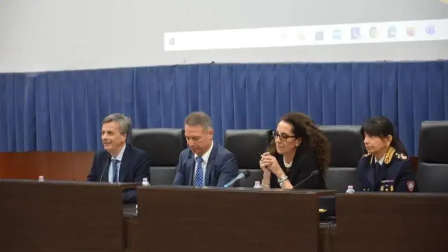 Inaugurata la 'Stanza Rosa' per l’ascolto delle vittime vulnerabili alla Questura di Vibo Valentia images Inaugurata la 'Stanza Rosa' per l’ascolto delle vittime vulnerabili alla Questura di Vibo Valentia