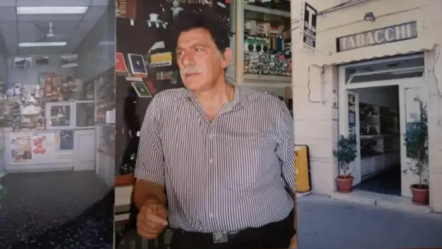 Catanzaro, chiude la tabaccheria n. 1 di corso Mazzini: il titolare saluta così la città images Catanzaro, chiude la tabaccheria n. 1 di corso Mazzini: il titolare saluta così la città