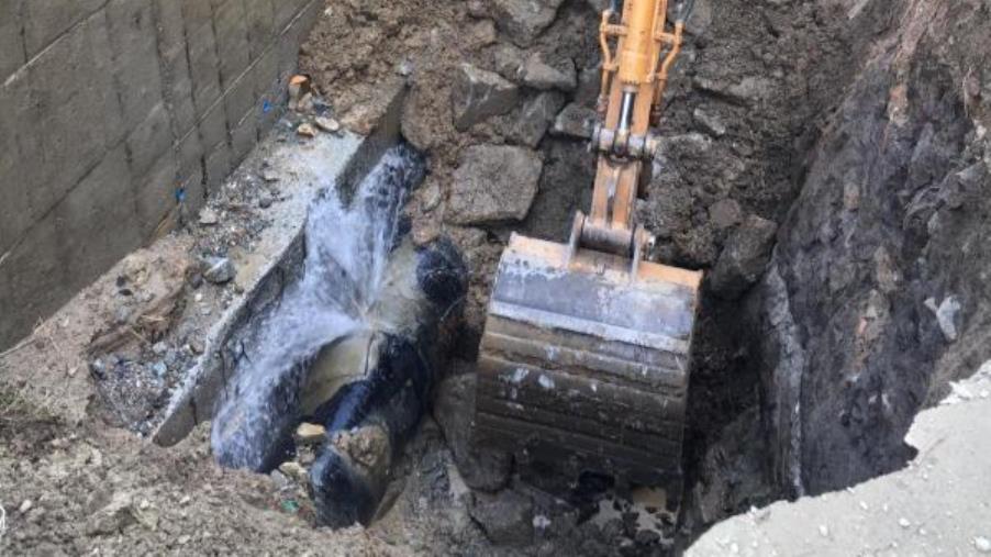 images Catanzaro, riparata la condotta idrica: domani si torna a scuola