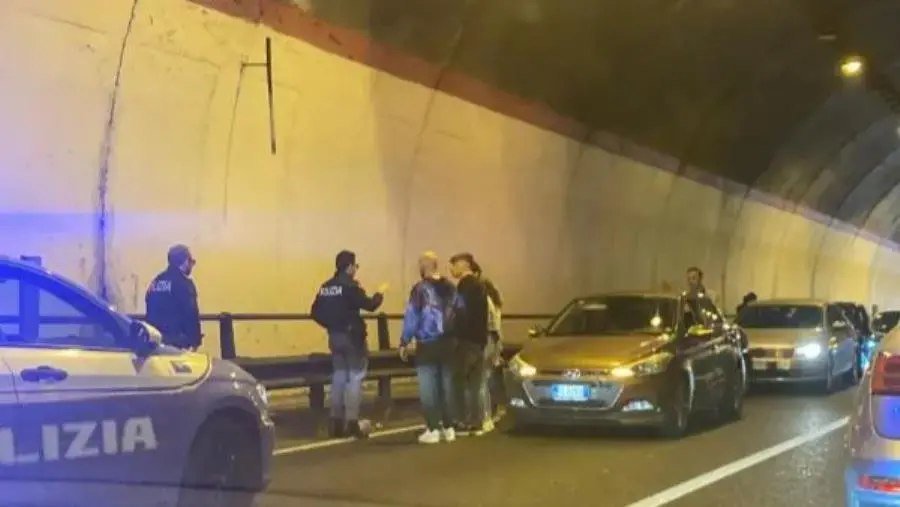 Catanzaro, incidente a catena in galleria: traffico rallentato sul ponte Morandi e sulla rotatoria Gualtieri  images Catanzaro, incidente a catena in galleria: traffico rallentato sul ponte Morandi e sulla rotatoria Gualtieri