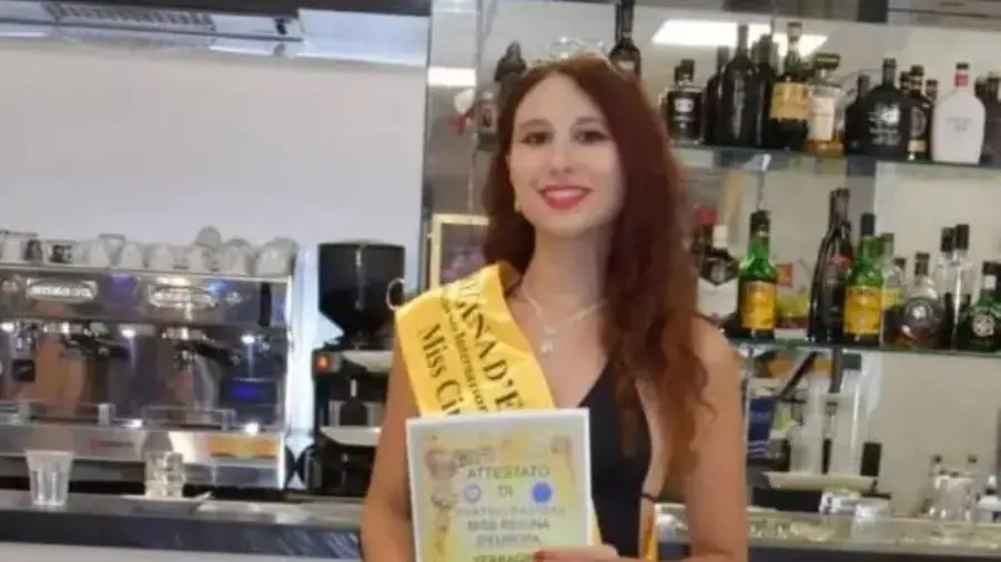 images Nuovi traguardi per la modella catanzarese Morena Ferragina: conquista la fascia di 'Miss cinema'