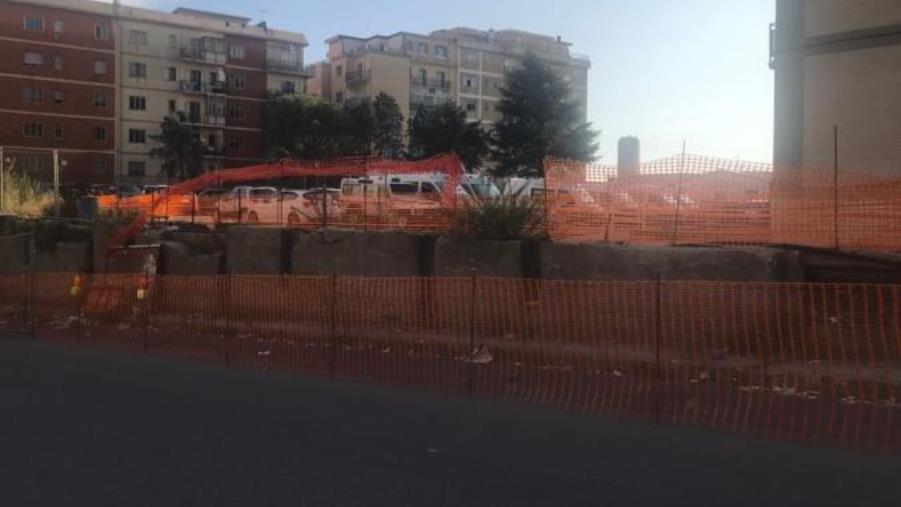 images Muro pericolante al Pugliese: il Comune lo demolirà e l'ospedale farà il resto (forse un parcheggio a più piani) 