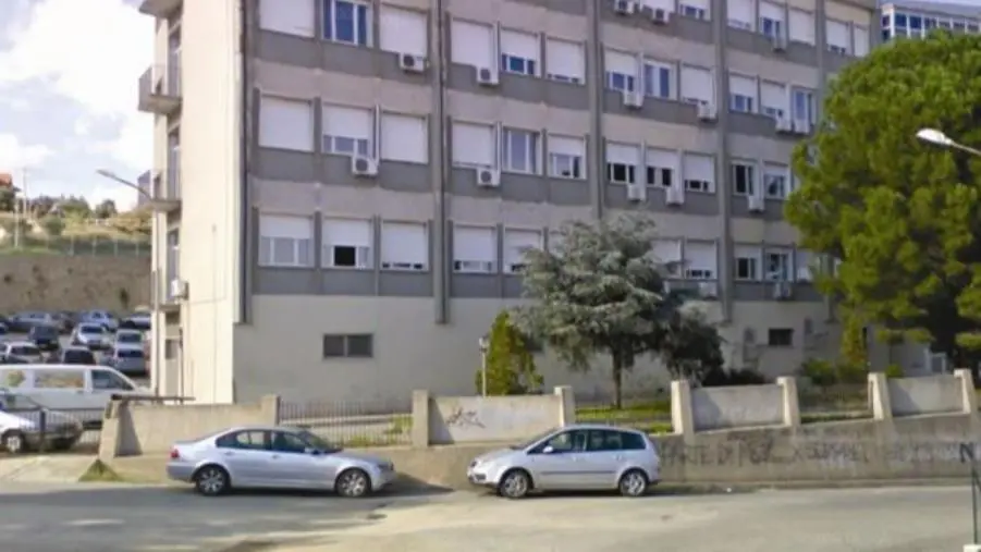 images Cade e sbatte la testa al Policlinico e poi la "disumana" attesa al pronto soccorso di Soverato, la storia di una 90enne e della sanità calabrese