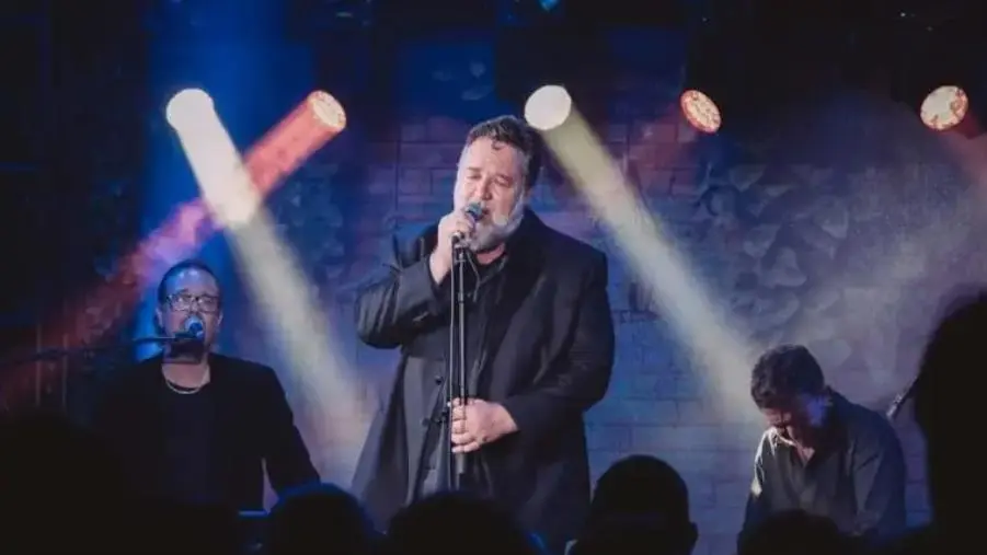images Russel Crowe il 20 Giugno al Politeama, l'artista: Molto contento di aprire il mio tour a Catanzaro e celebrare i 20 anni del Mgff" 