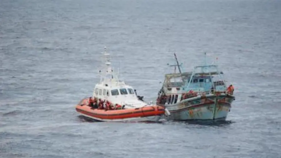 images Migranti, sbarcati in 106 a Roccella Jonica