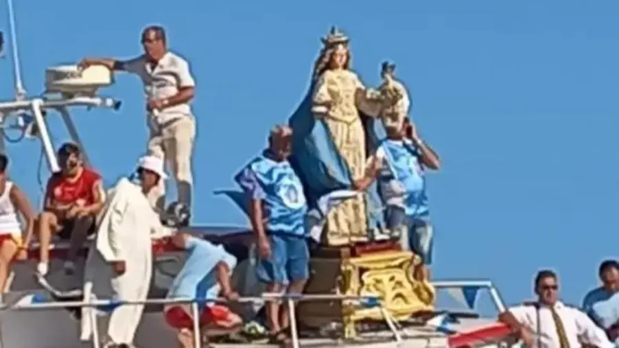 Catanzaro, a Lido si rinnova la tradizionale processione a mare della Madonna di Porto Salvo  images Catanzaro, a Lido si rinnova la tradizionale processione a mare della Madonna di Porto Salvo
