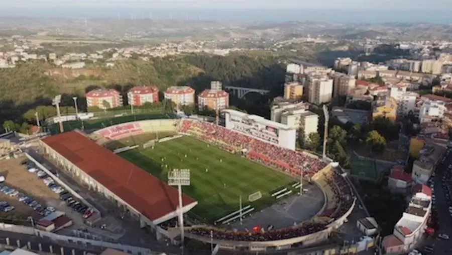 images Partita Catanzaro-Feralpisalò, domani le attività del mercato in zona stadio finiranno alle 12