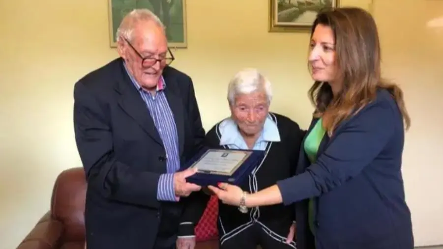 "Nonni di Calabria", Staine: "Domenico e Francesca rappresentano l'amore e l'unità familiare" images "Nonni di Calabria", Staine: "Domenico e Francesca rappresentano l'amore e l'unità familiare"