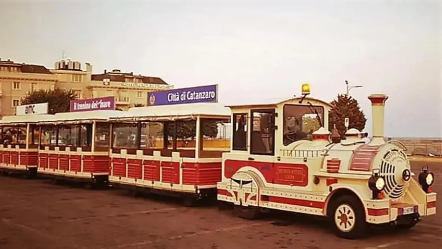 Catanzaro, ritorna il trenino del mare e l'Area Teti diventa punto di riferimento per bus e noleggio di bici images Catanzaro, ritorna il trenino del mare e l'Area Teti diventa punto di riferimento per bus e noleggio di bici