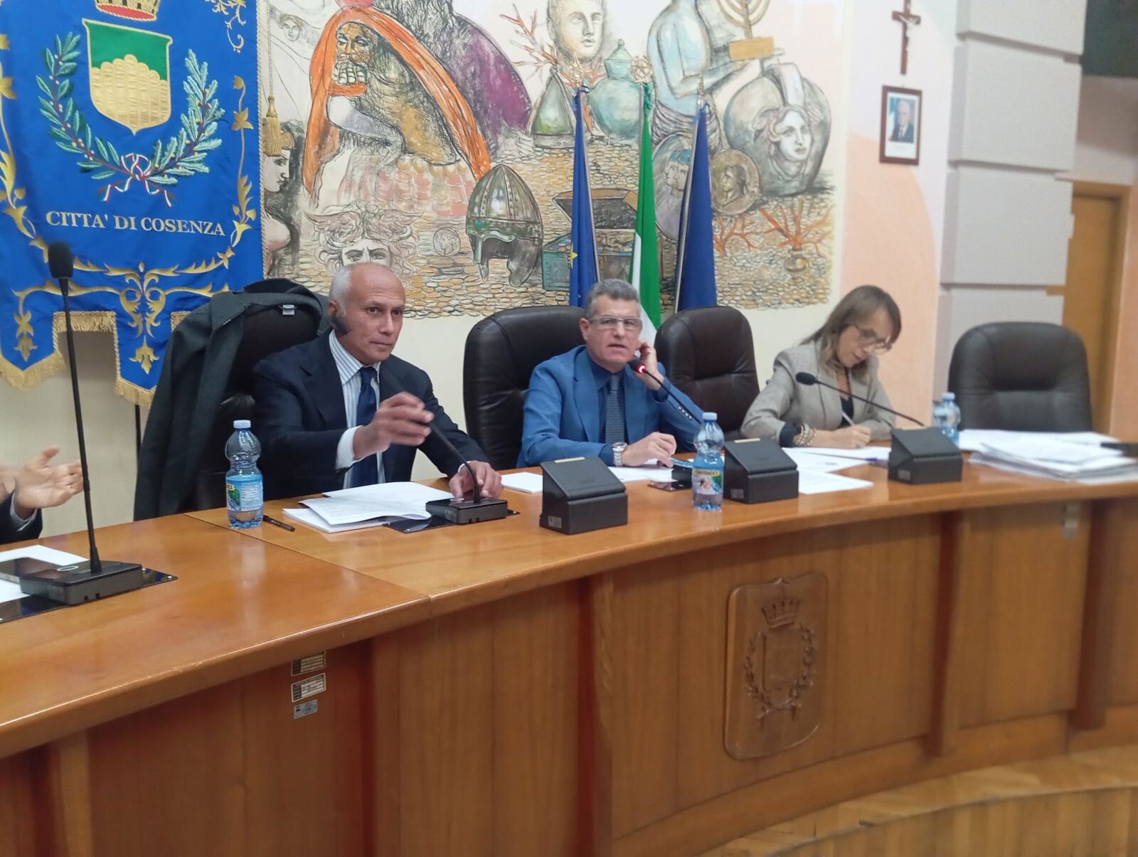 images Cosenza, variazione di bilancio approvata: Caruso e Mazzuca rivendicano la maggioranza