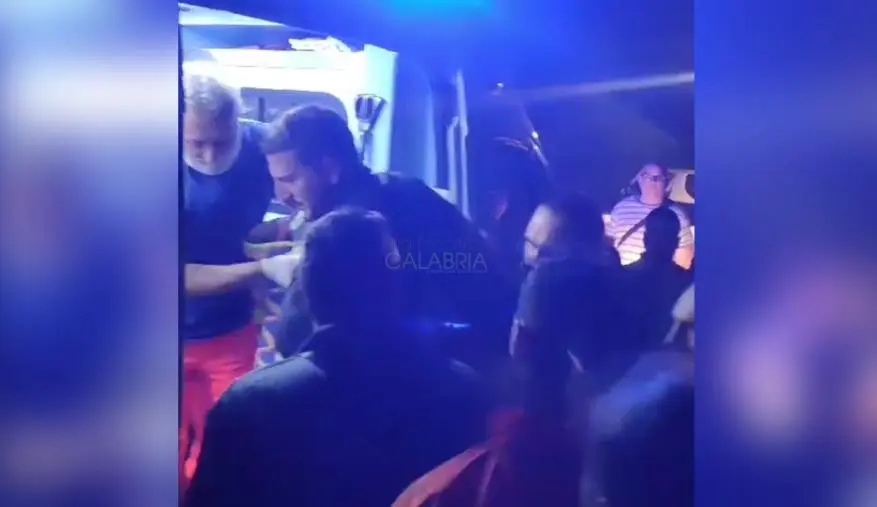 images Lacrime di gioia a Catanzaro per il ritrovamento del 36enne disperso in mare (VIDEO)