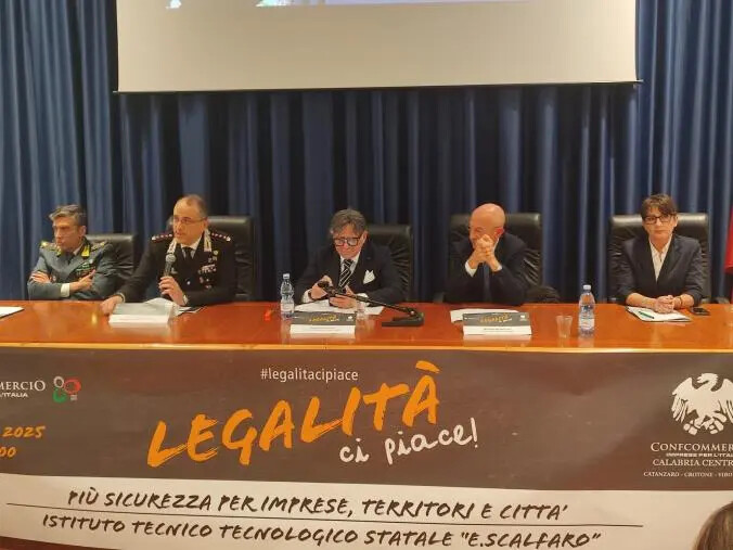 Catanzaro, celebrata all'Itts "Scalfaro" la "Giornata nazionale sulla legalità-Legalità, ci piace" images Catanzaro, celebrata all'Itts "Scalfaro" la "Giornata nazionale sulla legalità-Legalità, ci piace"