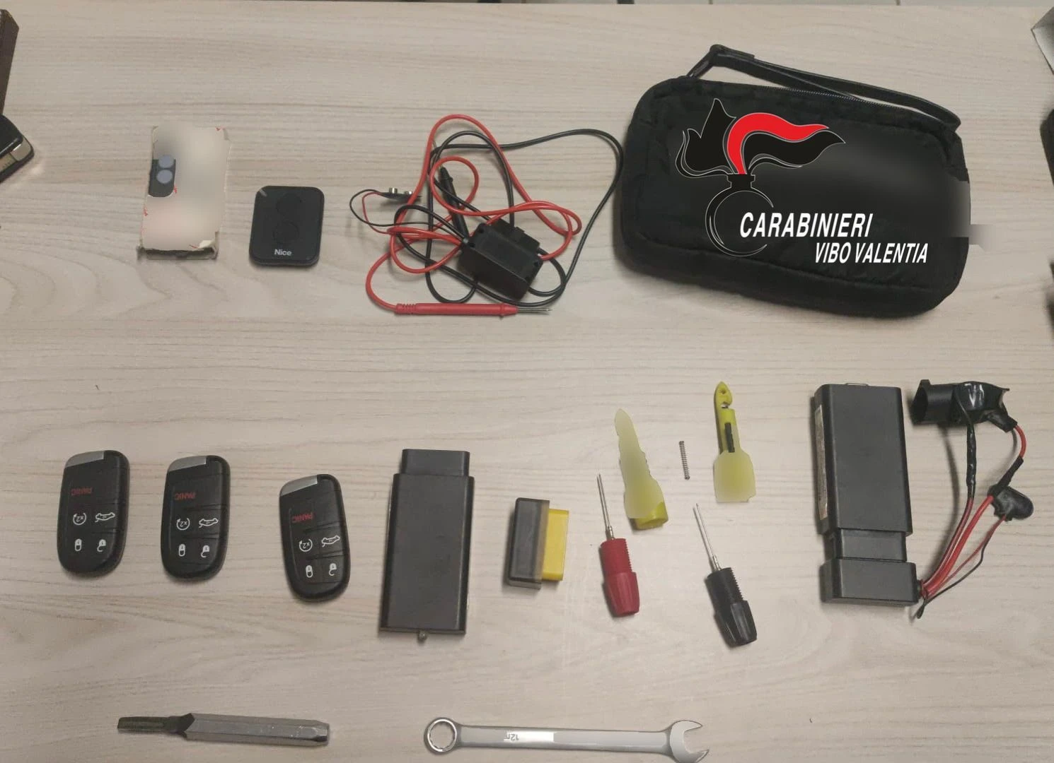 Controlli nel centro storico di Vibo: trovati 2 uomini con grimaldelli e chiavi alterate