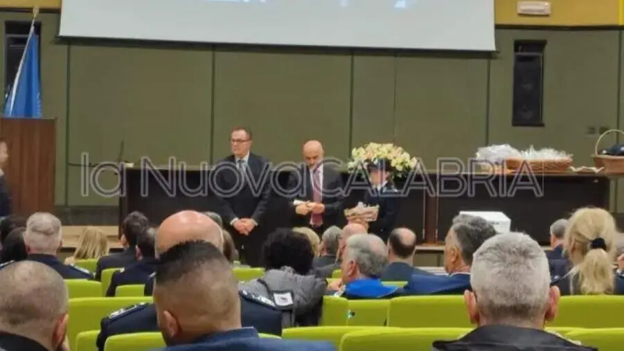 Catanzaro, grande festa per i 208 anni del Corpo di Polizia Penitenziaria
images Catanzaro, grande festa per i 208 anni del Corpo di Polizia Penitenziaria